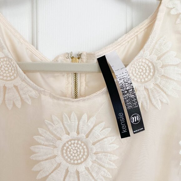 Kensie Mini Dress Womens Size Medium Mesh Overlay Cream Embroidered Lacey Flower - Picture 4 of 13